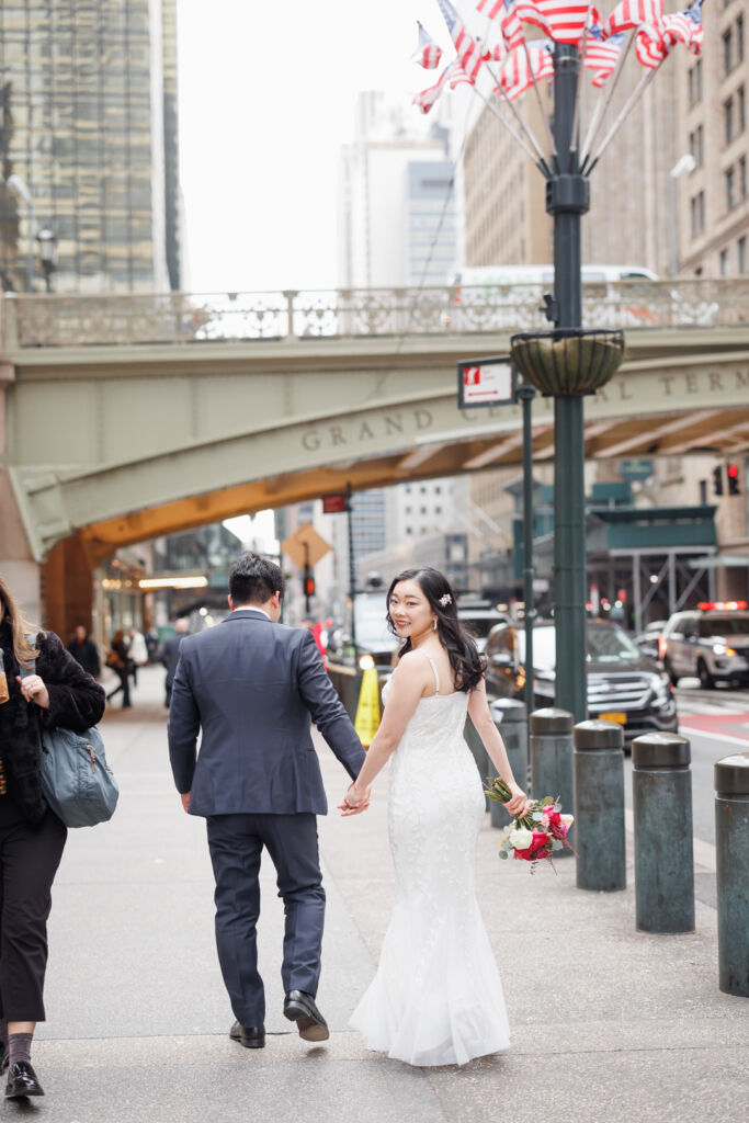 ニューヨーク前撮り:タイムズスクエアのネオンに照らされたドレス姿 