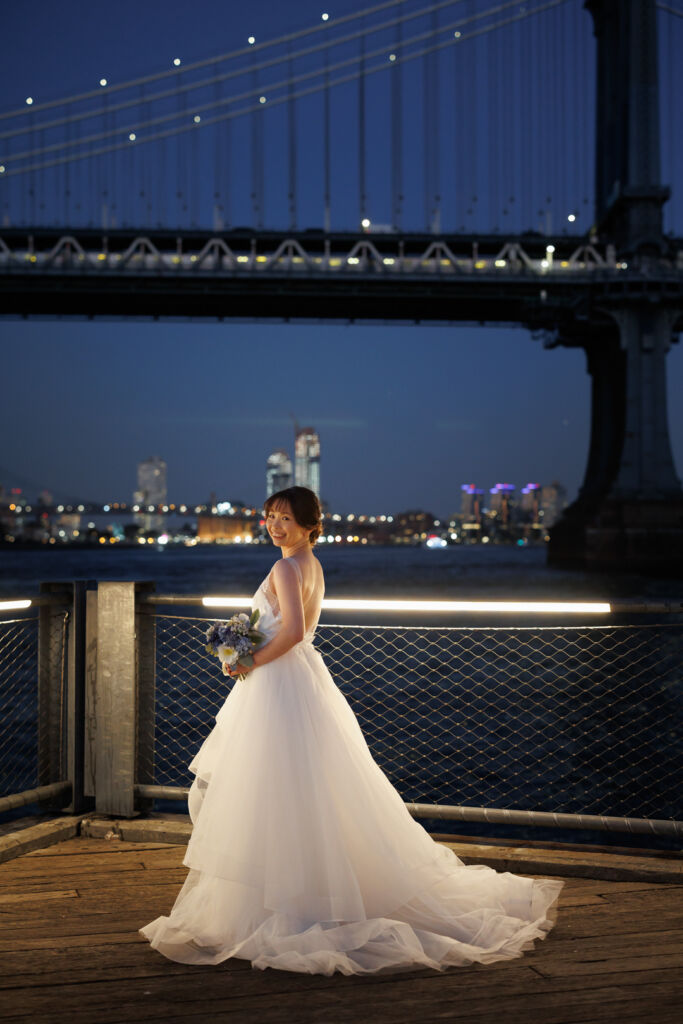 ニューヨーク前撮り/ウェディングフォト/夜景に浮かび上がる素敵な花嫁。