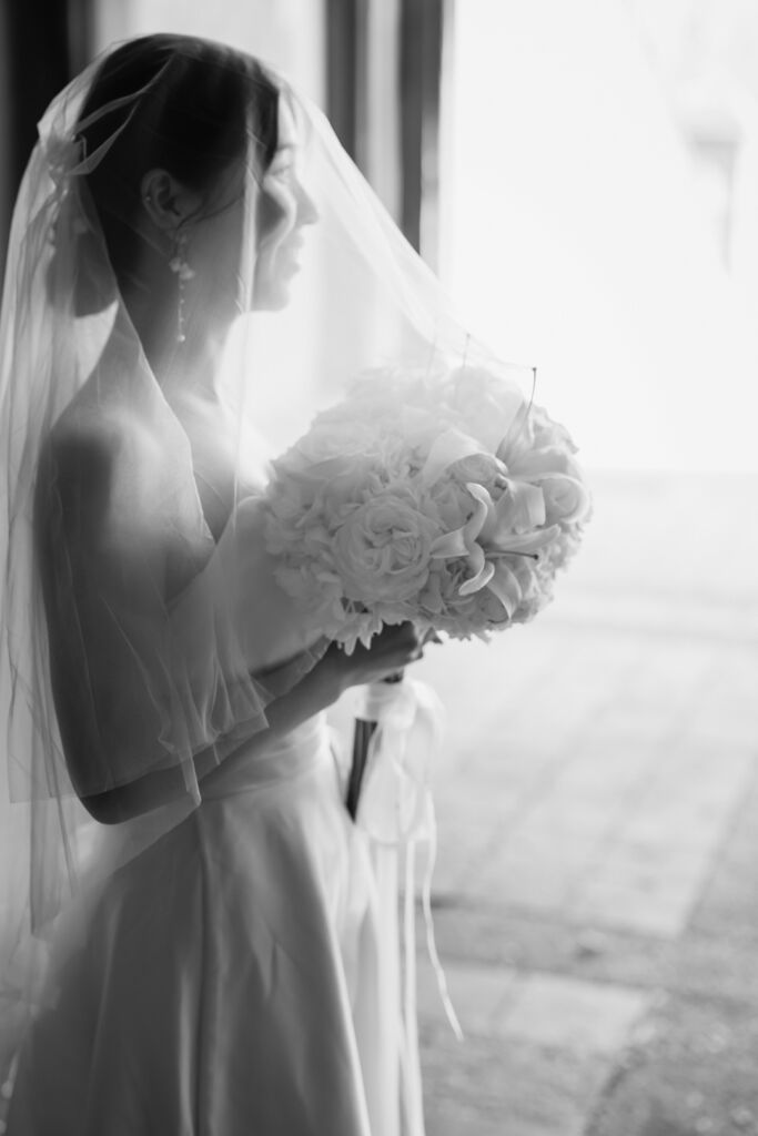 ニューヨークの前撮り/ウェディングフォト|ベールをかぶった花嫁。