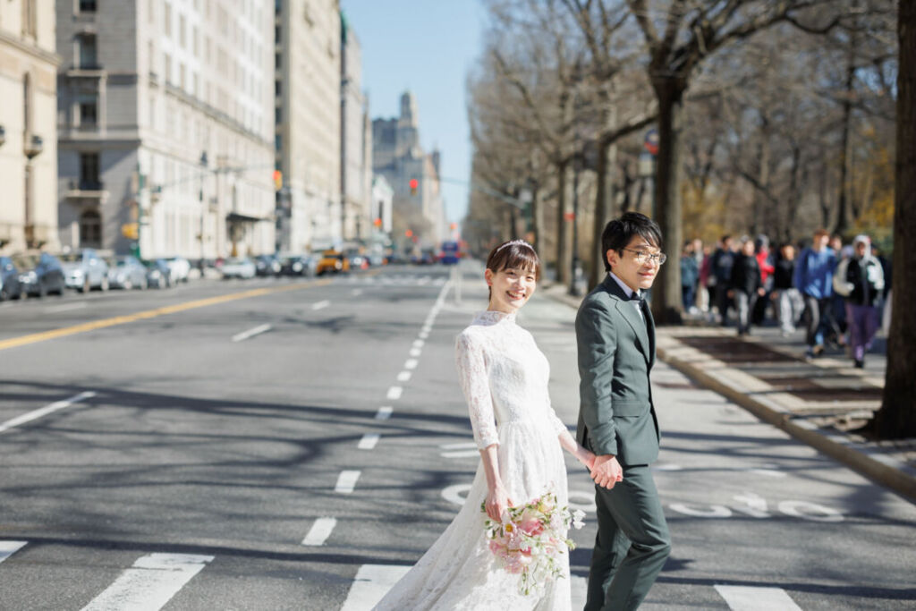 アメリカニューヨークの前撮り/フォトウェディング/笑顔の花嫁と花婿。