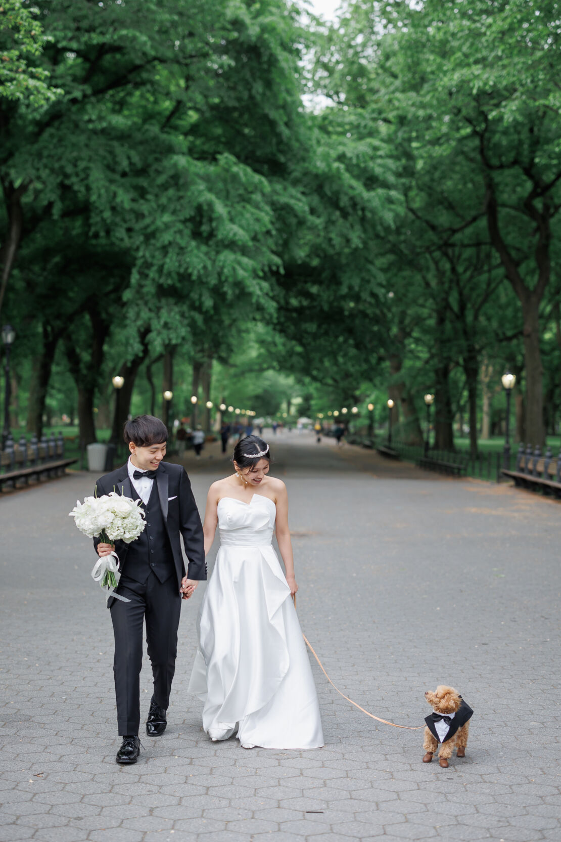 ニューヨークの前撮り/ウェディングフォト|セントラルパークで花婿と花嫁とマルプー。