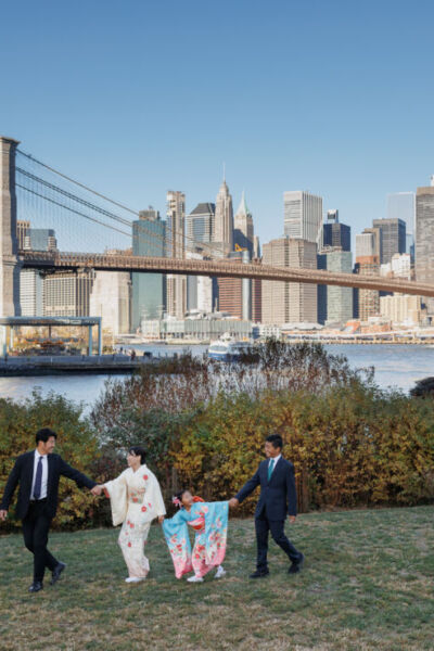 ニューヨークでファミリーフォト/家族写真|マンハッタンの景色の中で七五三のお祝い。