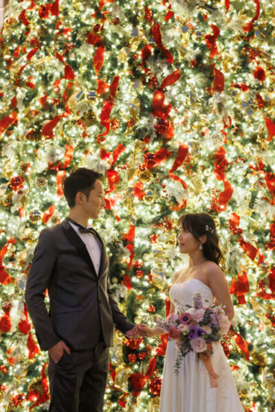 ニューヨークの前撮り/ウェディングフォト|ロッテニューヨークパレスホテルのクリスマスツリーと一緒に。