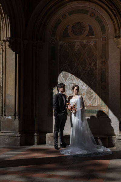 ニューヨークの前撮り/ウェディングフォト|ベセスダテラスのアーケードにて。