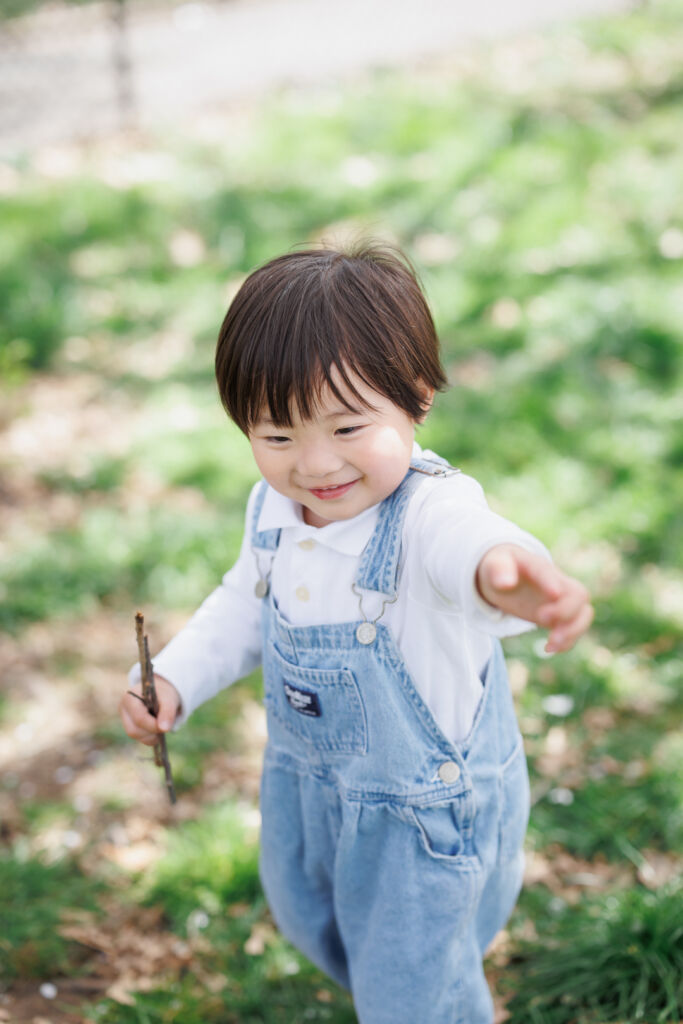 ニューヨークのファミリーフォト/2歳の男の子の笑顔。