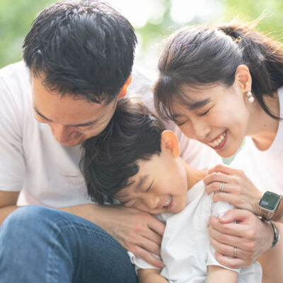 ニューヨークでバスに揺られ、思い出を巡るファミリーフォト