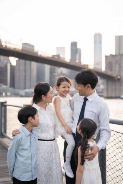 ニューヨークのファミリーフォト/ブルックリンブリッジパークにて。
