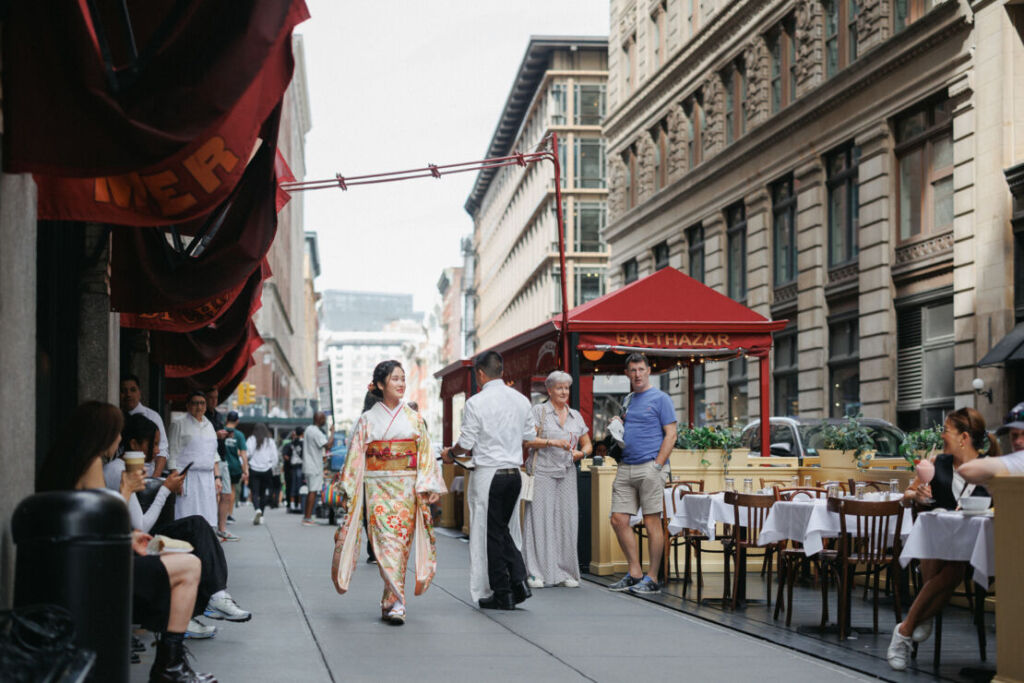ニューヨークで成人式フォト/ニューヨークの街並みを振り袖姿で散歩する