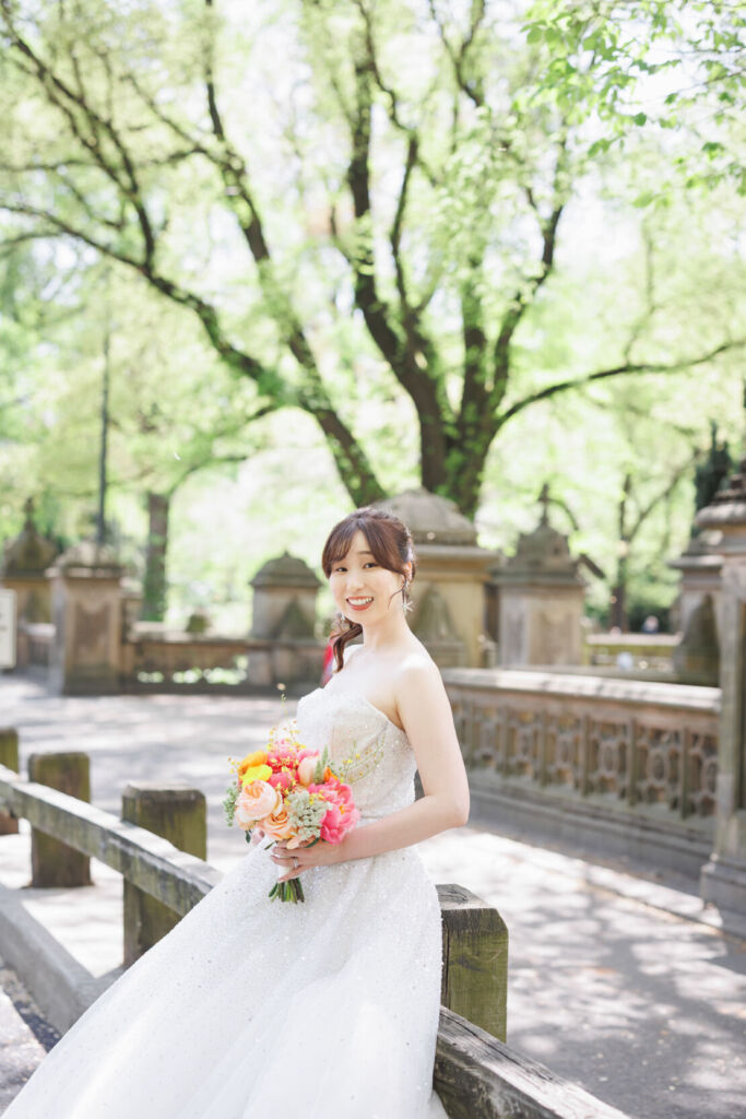 ニューヨークの前撮り/ウェディングフォト|セントラルパークで笑顔の花嫁さま。