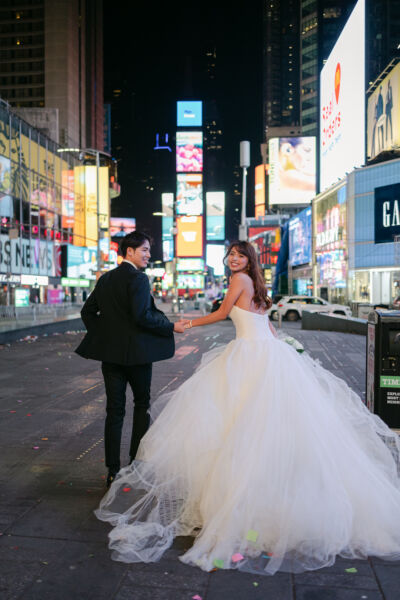 ニューヨーク前撮り|ウェディングフォト/チュールがエアリーはウェディングドレス。