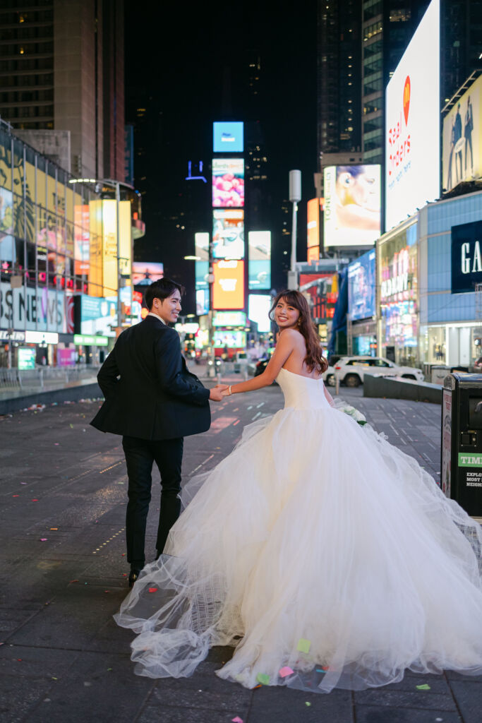 ニューヨーク前撮り|ウェディングフォト/チュールがエアリーはウェディングドレス。