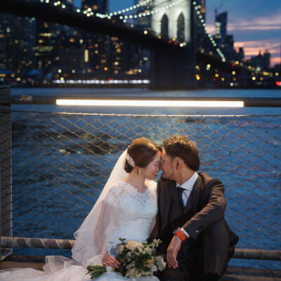 NYウェディングフォト:DUMBOの夜空をまとう花嫁さま