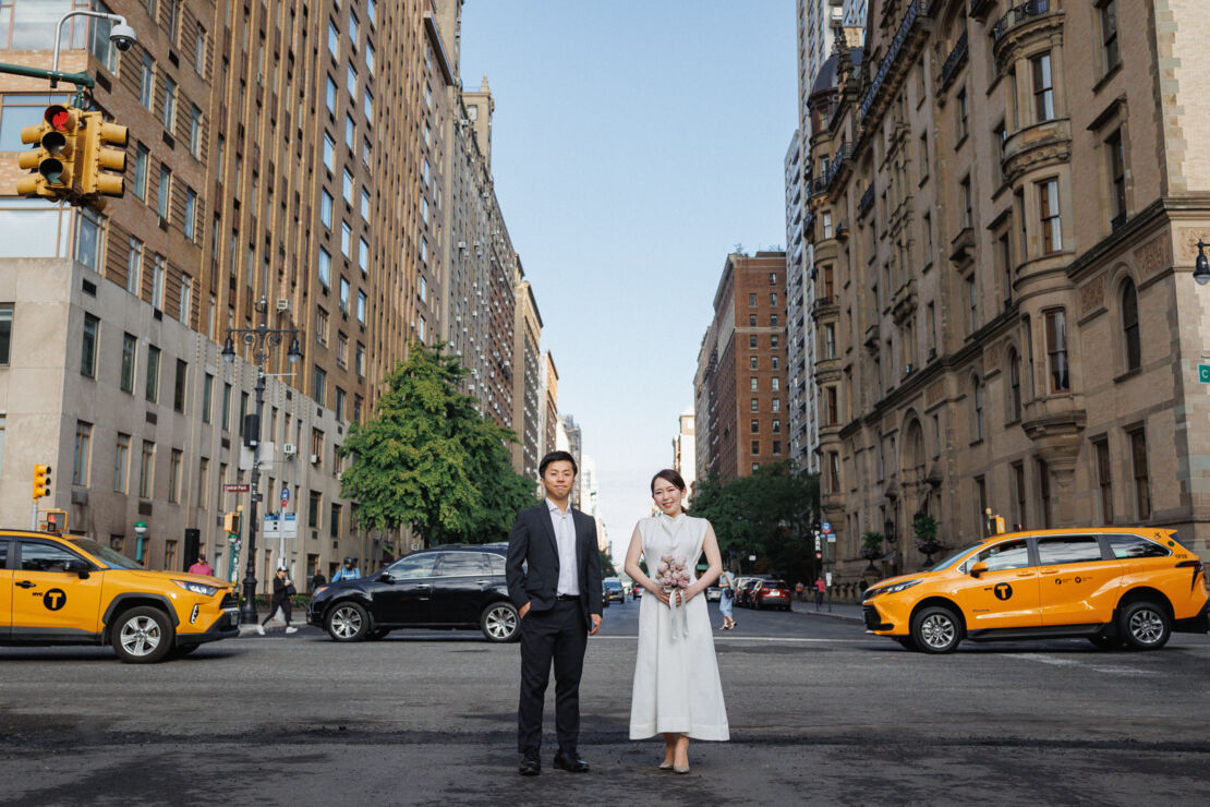 ニューヨークの前撮りウェディングフォト/ニューヨークのアイコン・イエローキャブとの一枚。