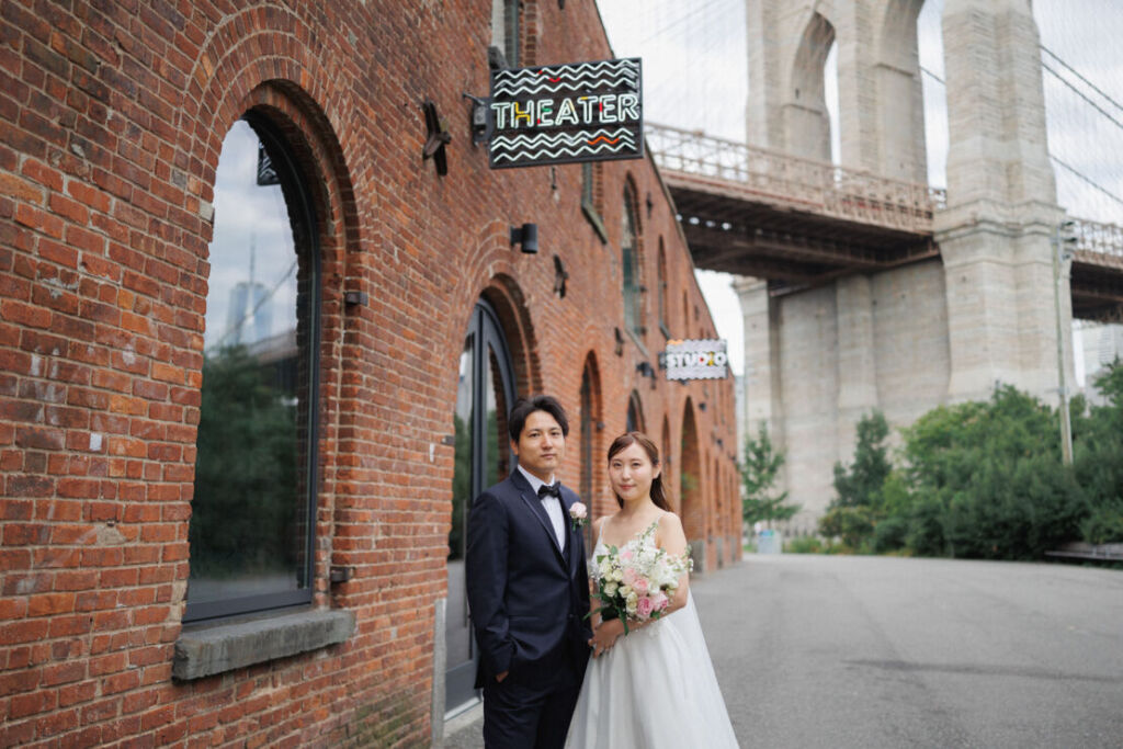 ニューヨークのウェディングフォト|前撮り/ピンクと白の可憐なウェディングブーケ。