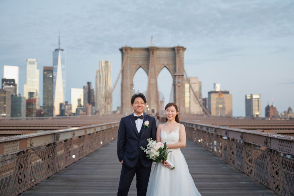 ニューヨークのウェディングフォト|前撮り/一日の始まりを笑顔で受け止める花嫁と花婿。