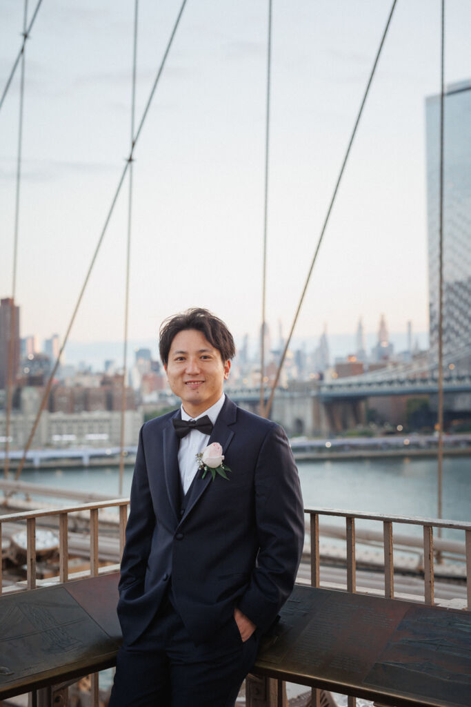 ニューヨークのウェディングフォト|前撮り/柔和な笑顔の花婿さま。