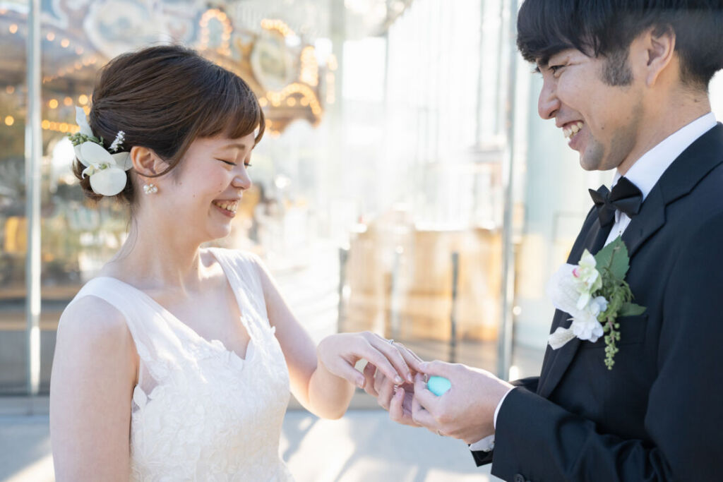 ニューヨークの前撮り|ウェディングフォト/幸せそうな花嫁と花婿の笑顔。