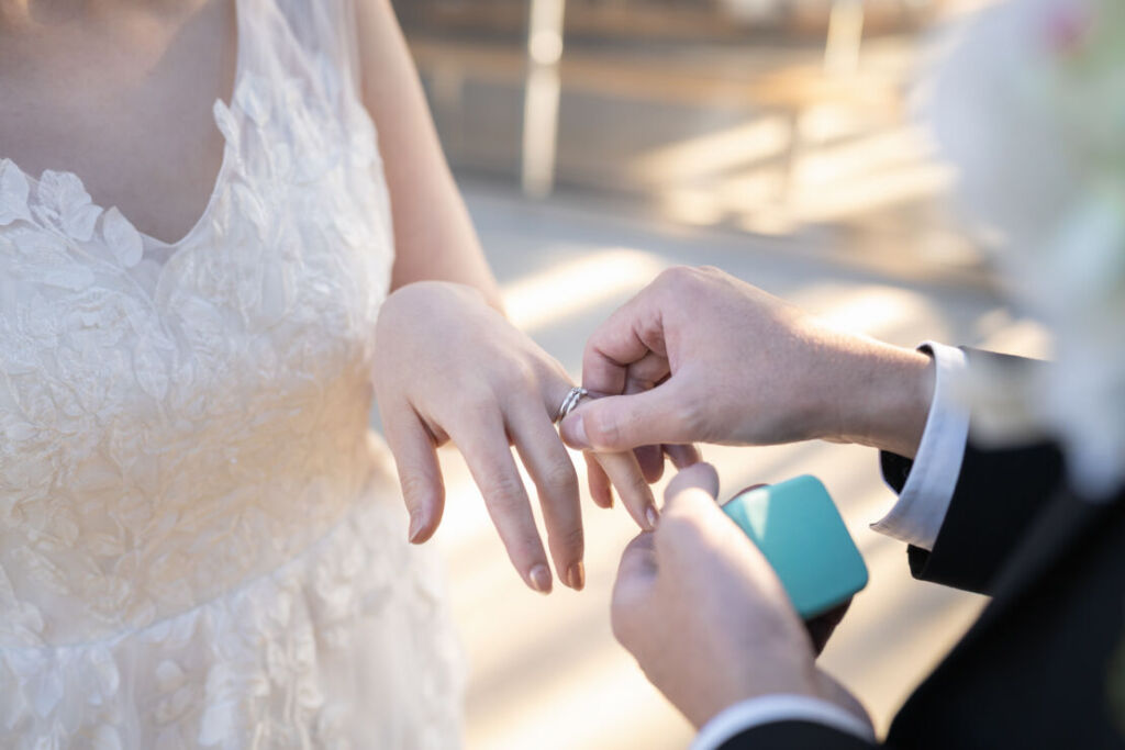 ニューヨークの前撮り|ウェディングフォト/花嫁さまの指に、リングの輝きが。