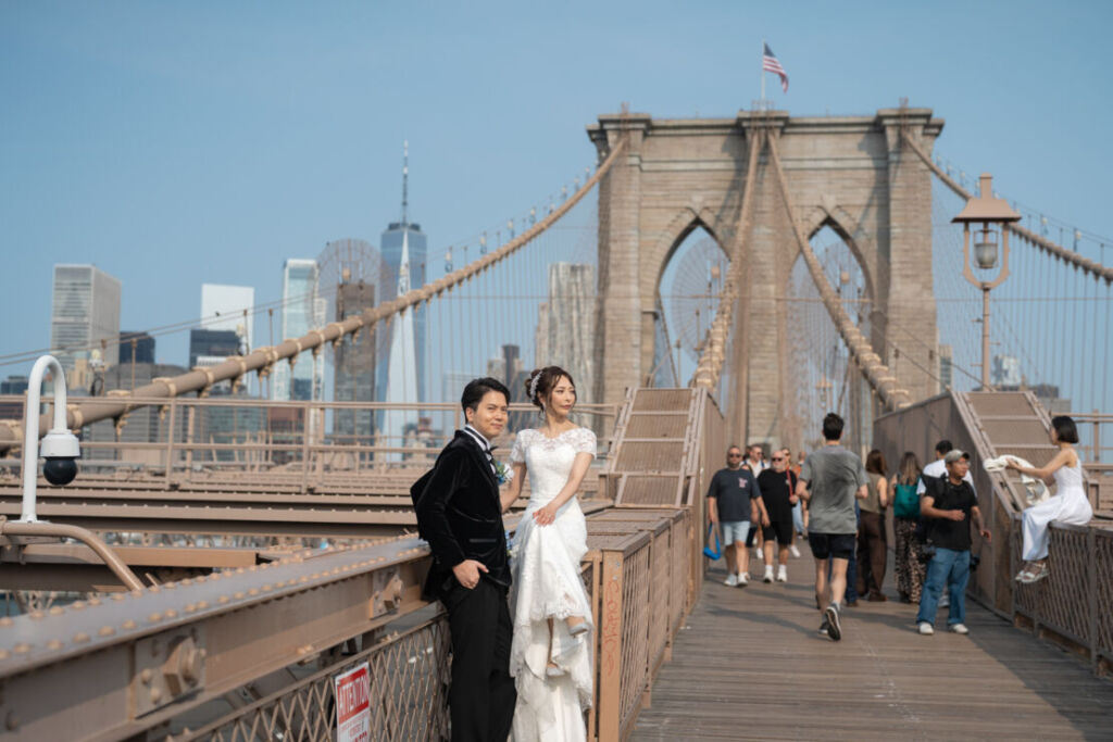 ニューヨークの前撮り|ウェディングフォト/マンハッタンの高層ビル群を背景に。