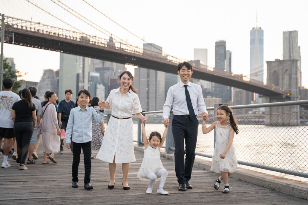 ニューヨークのファミリーフォト/ブルックリンブリッジパークにて。