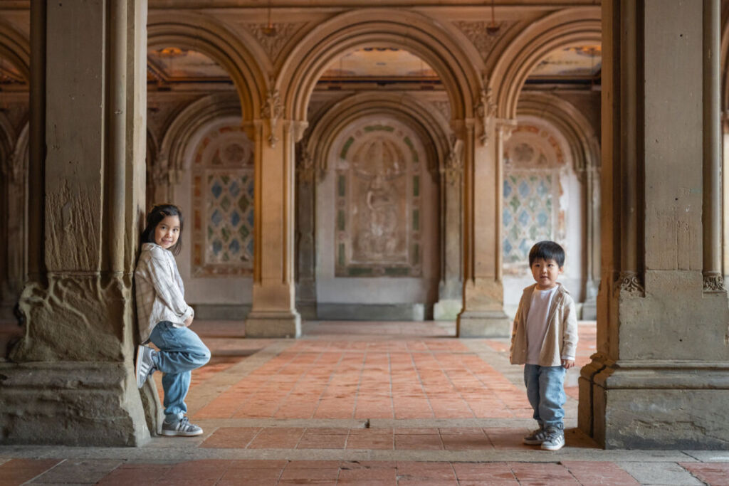 ニューヨークでファミリーフォト/ベセスダテラスでオ年ちゃんと弟くんの２ショット。