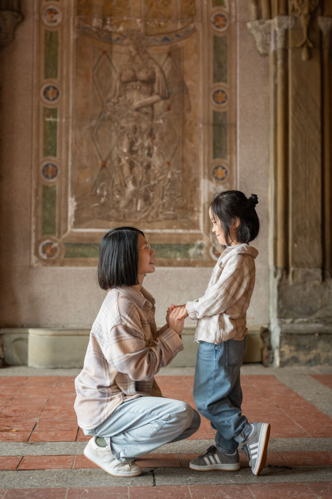 ニューヨークでファミリーフォト/お姉ちゃんとママの２ショット。