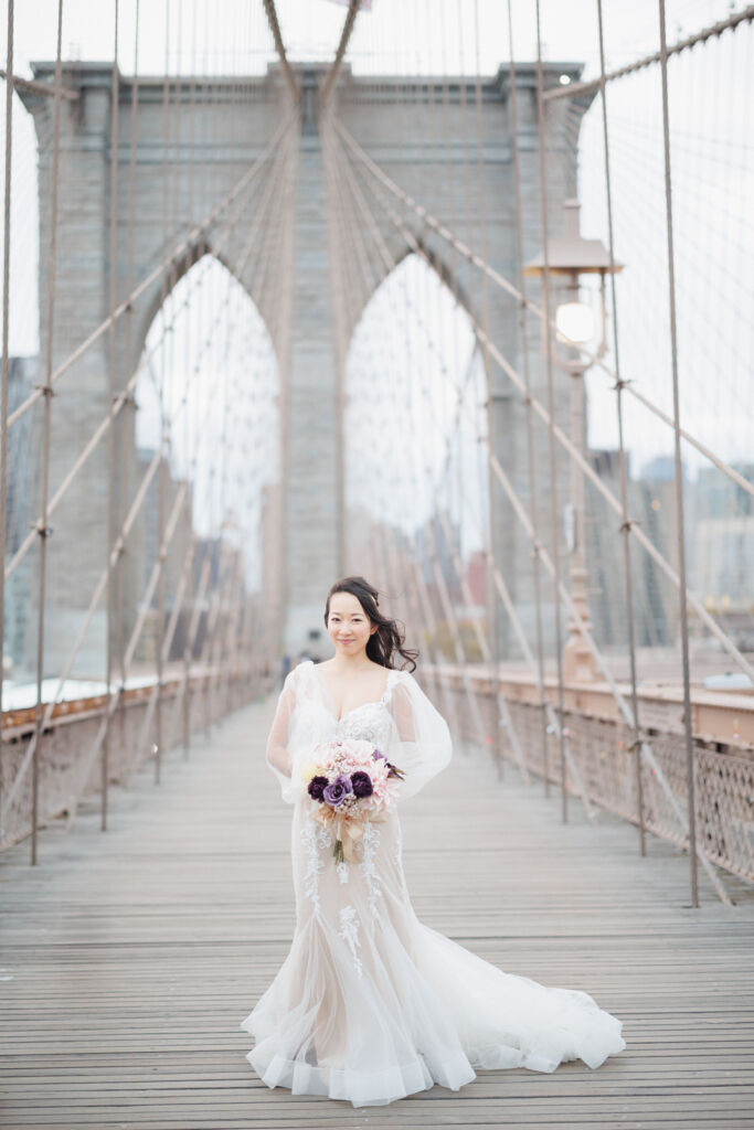 ニューヨークでウェディングフォト|前撮り/マーメイドラインのウェディングドレス。