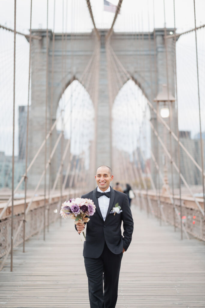 ニューヨークでウェディングフォト|前撮り/品のあるたきーシード姿の花婿さま。