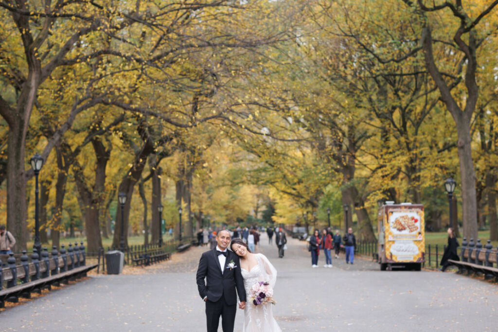 ニューヨークでウェディングフォト|前撮り/セントラルパークのザ・モールにて。