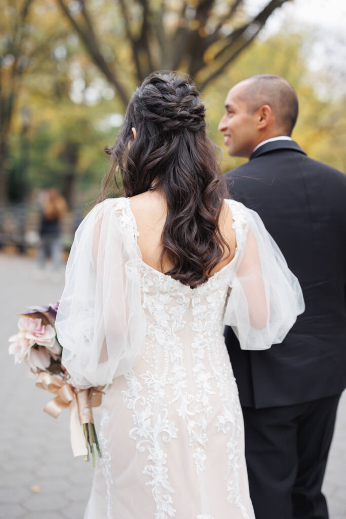 ニューヨークでウェディングフォト|前撮り/ウェディングヘアは編み込みのハーフアップ。