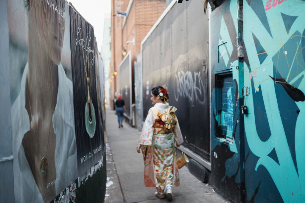 ニューヨークで成人式フォト/ダウンタウンに振り袖姿が調和する。