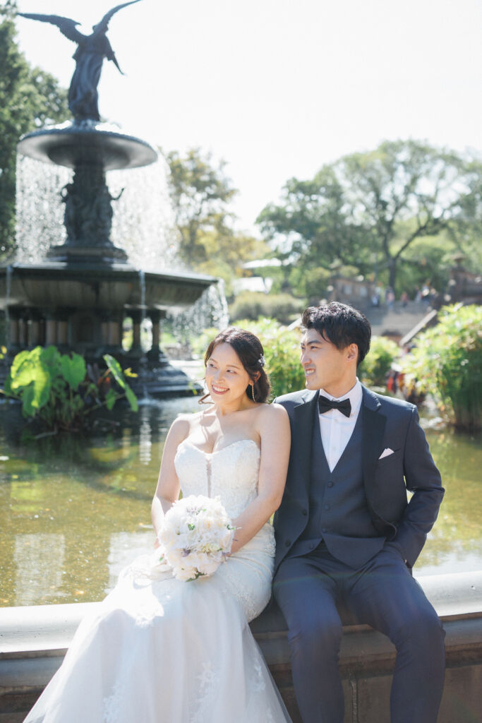 ニューヨークのフォトウェディング|前撮り/ベセスダの噴水広場にて。