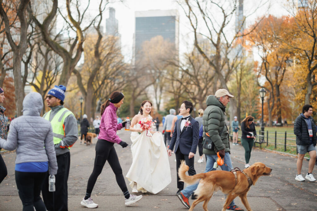 ニューヨークの前撮り|ウェディングフォト/にぎやかなセントラルパーク。