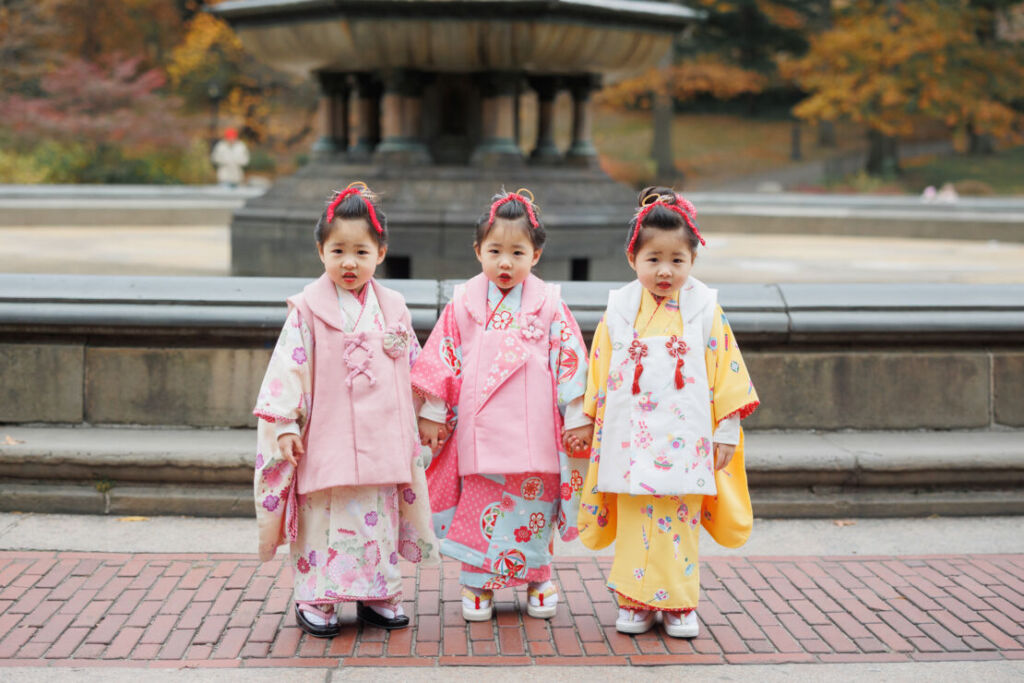 ニューヨークで七五三フォト/三つ子ちゃんのかわいらしいお着物姿。