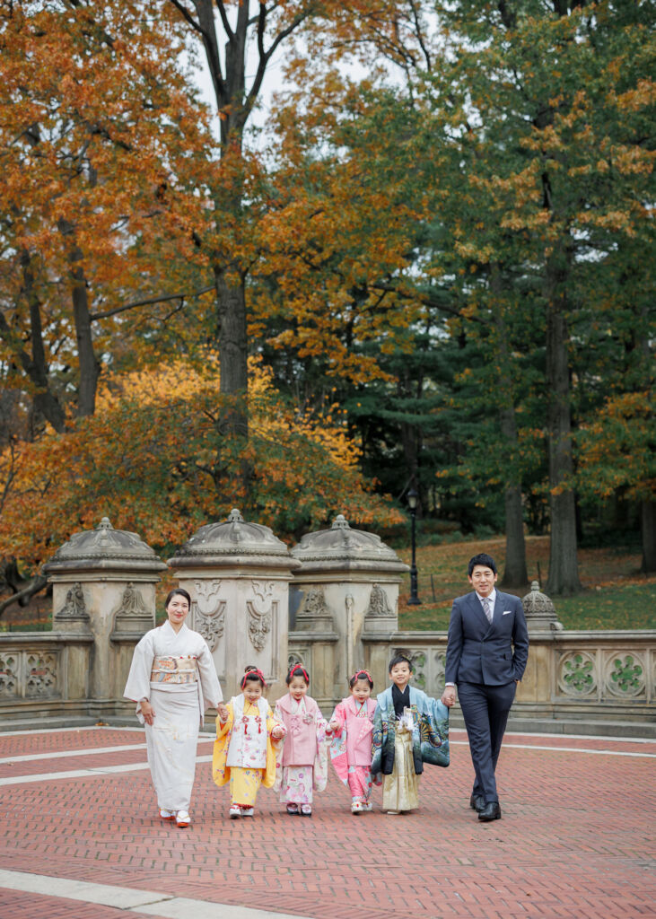 ニューヨークで七五三フォト/セントラルパークを家族みんなで手をつないで。