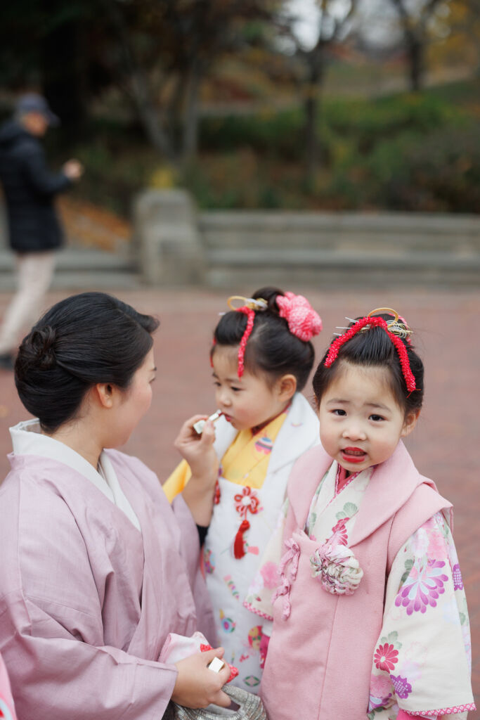 ニューヨークで七五三フォト/少し恥ずかしそうな表情。