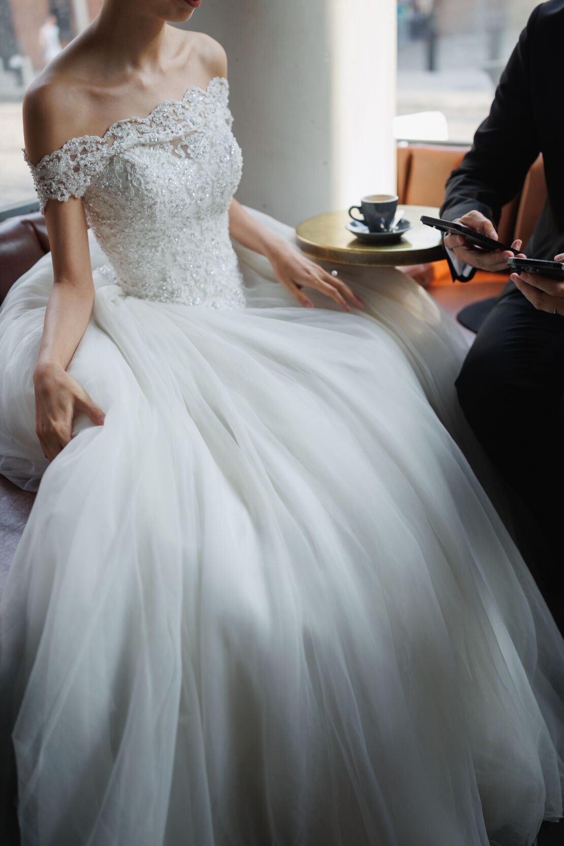 NYウェディングフォト|前撮り/ビーズ刺繍が施されたウェディングドレス。