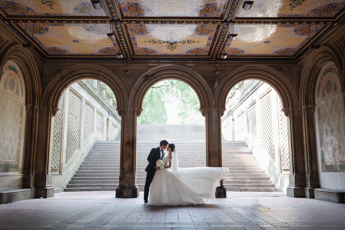 NYウェディングフォト|前撮り/ベセスダテラスのアーケードで、時が止まったかのような美しさ。