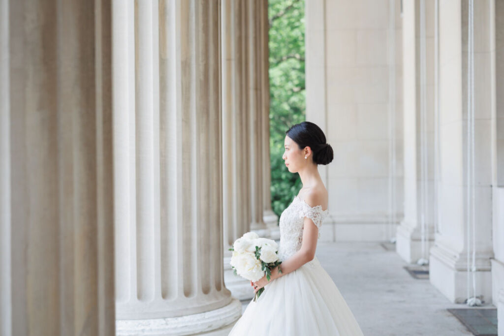 NYウェディングフォト|前撮り/コロンビア大学で花嫁さまのソロショット。