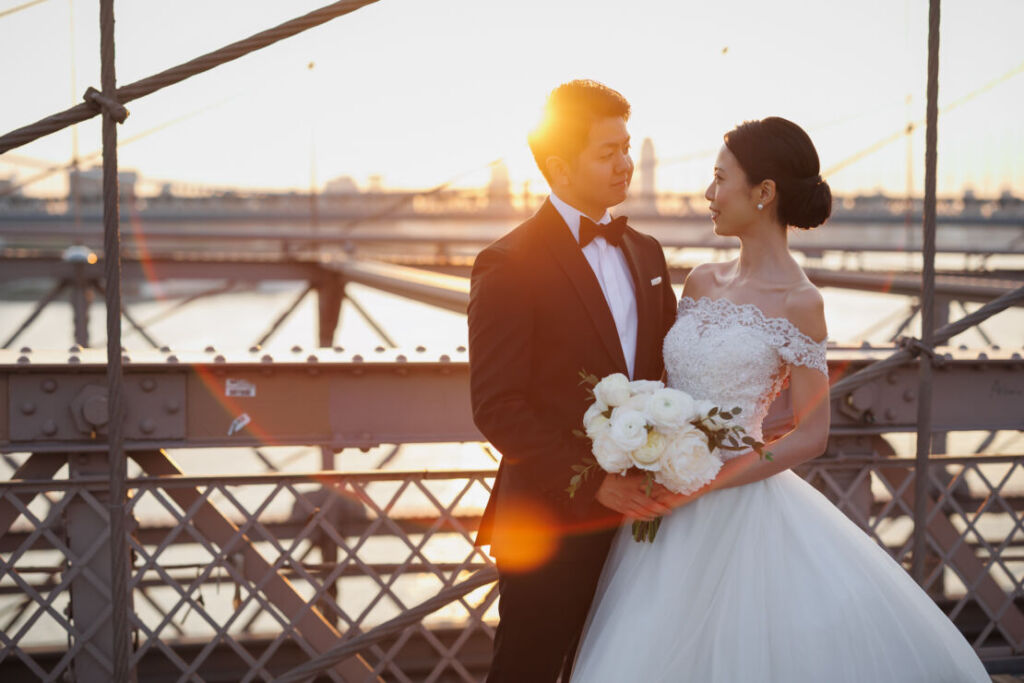 NYウェディングフォト|前撮り/朝日輝くブルックリン橋の上で。