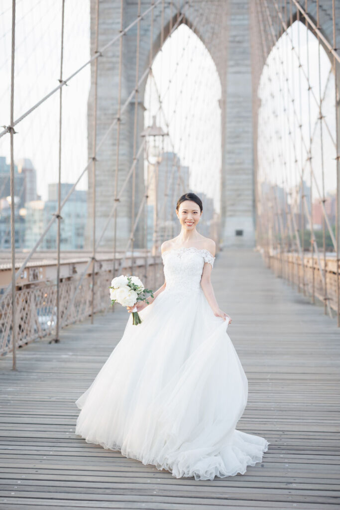 NYウェディングフォト|前撮り/プリんセスラインのウェディングドレス。
