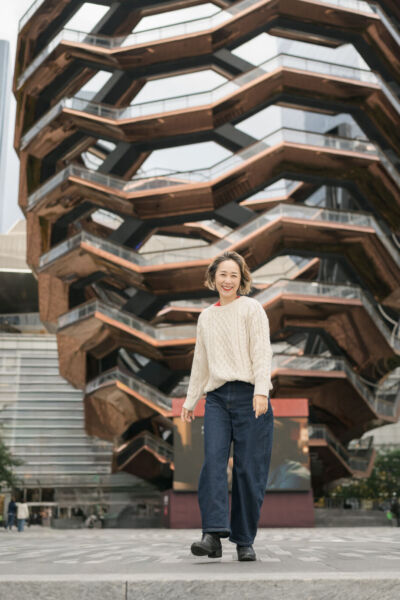 ニューヨーク・ハドソンヤードの都市景観と人物ポートレート