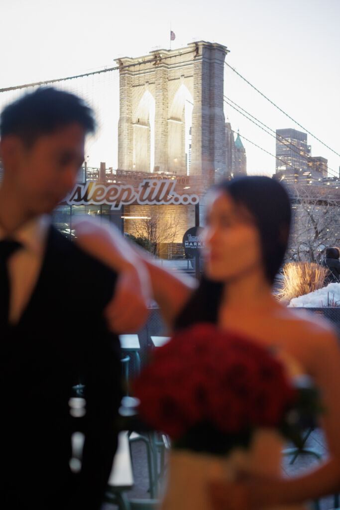 ニューヨークで後撮り/フォトウェディング|タイムアウトマーケットから見えるブルックリン橋。