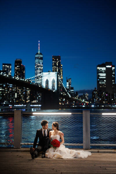 ニューヨークで後撮り/ウェディングフォト|ブルックリンブリッジパークからの夜景とともに