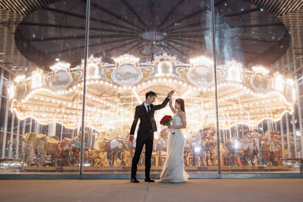 ニューヨークで後撮り/フォトウェディング|ジェーン図カルーセルを背景に。