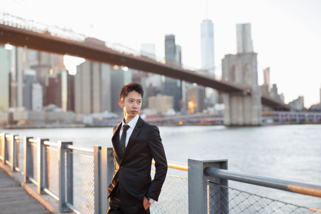ニューヨークで後撮り/フォトウェディング|ブルックリンブリッジで花婿さまのソロショット。