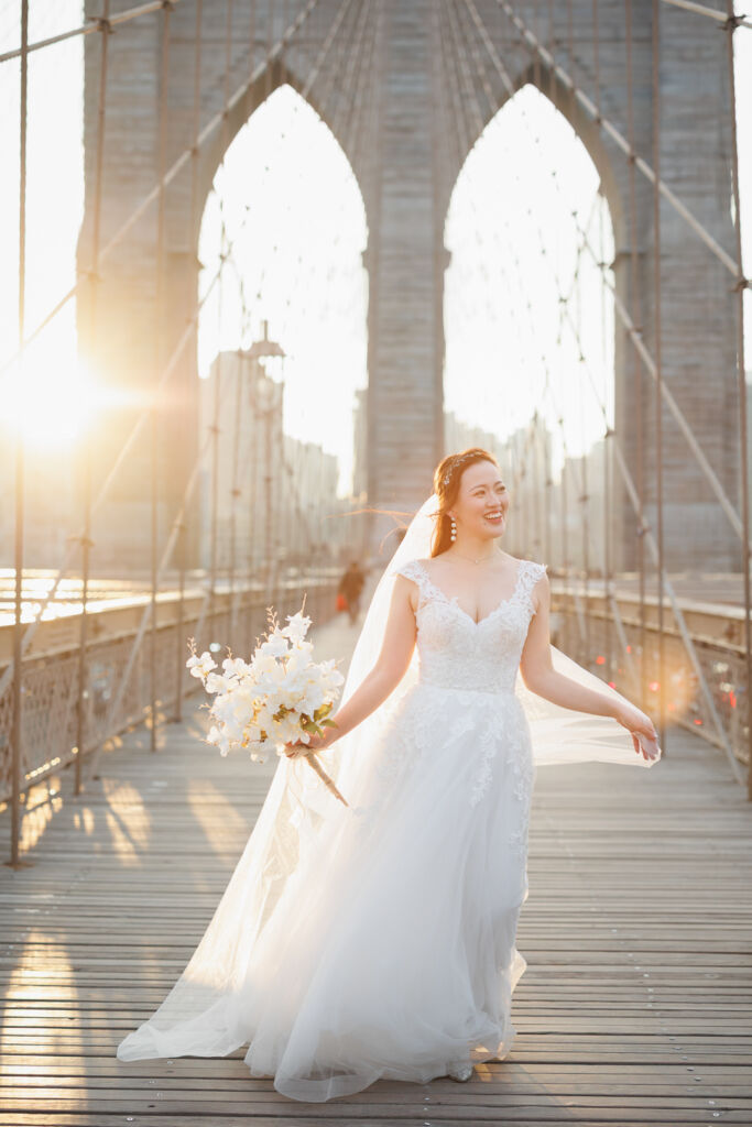 ニューヨークの前撮り|ウェディングフォト/Aラインのウェディングドレス。