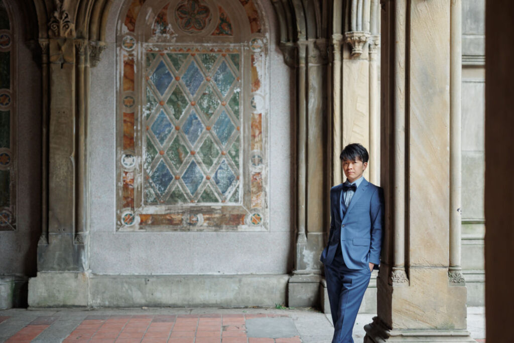 ニューヨークでフォトウェディング|前撮り/初夏のさわやかさを映し出す花婿さまのブルーのお衣装。