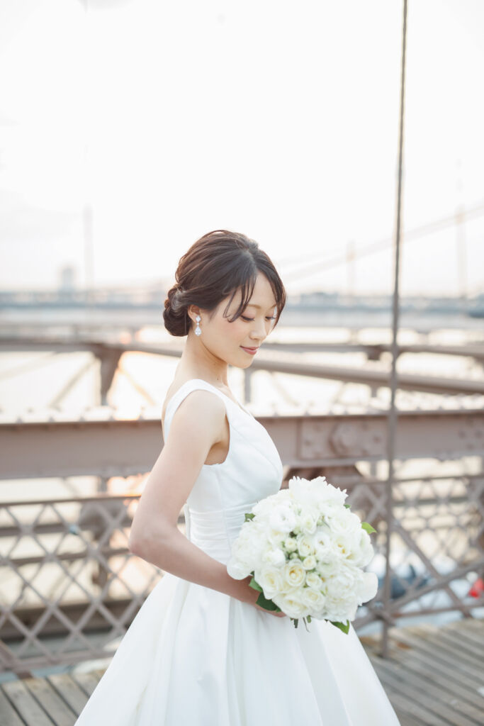 ニューヨークでフォトウェディング|前撮り/ウェディングドレスをまとう花嫁さま。