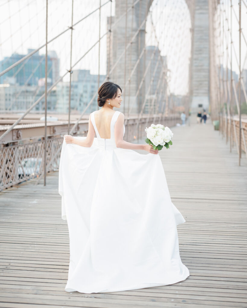 ニューヨークでフォトウェディング|前撮り/軽やかなウェディングドレス。